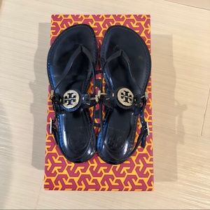 🎉2X HP🎉Tory Burch Navy Ali Flat Leather Sandals